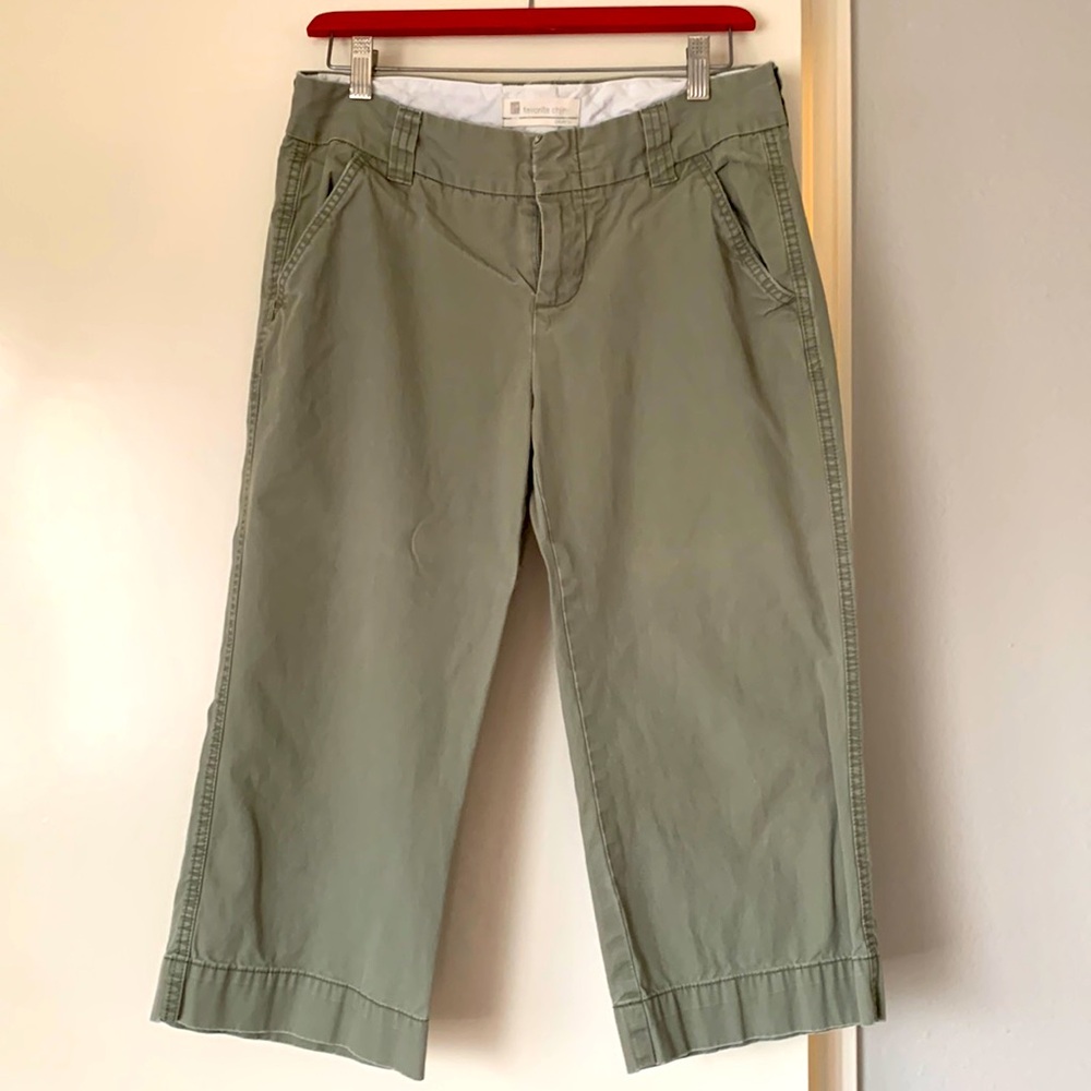Gap brand Favorite Wide Leg Cropped Chino pants.  Olive/khaki. Size 6